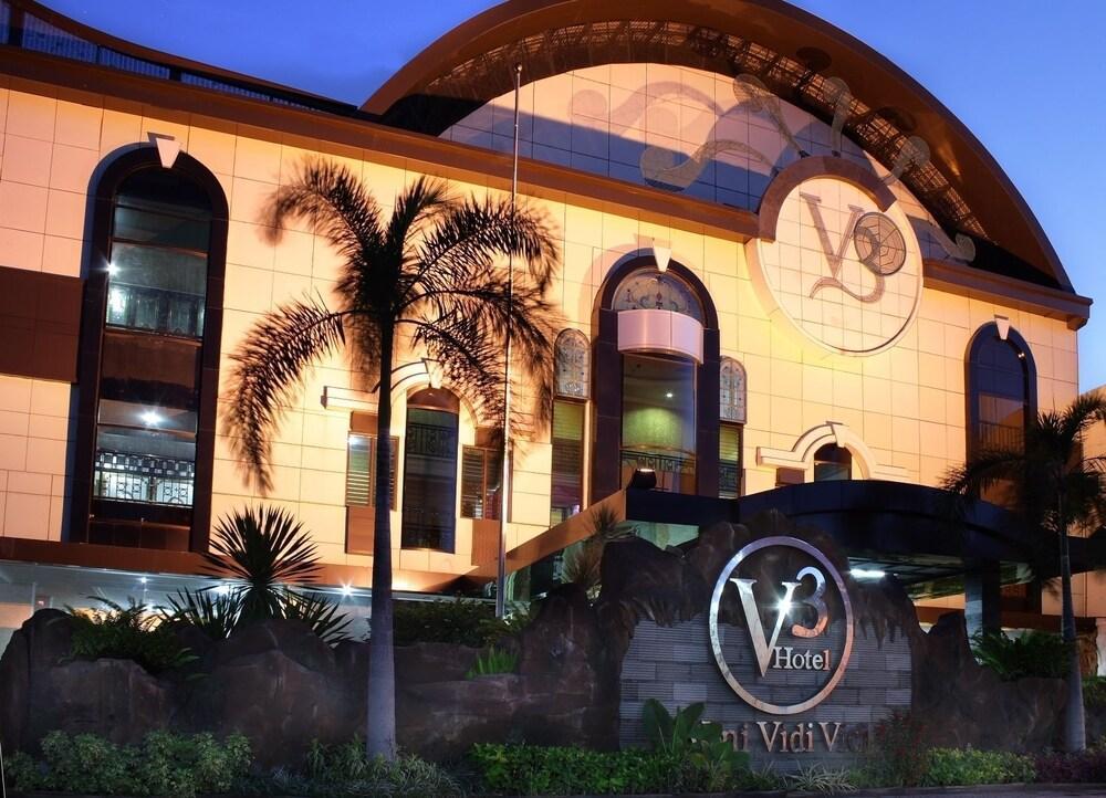 Hotel Oval Surabaya Exterior photo