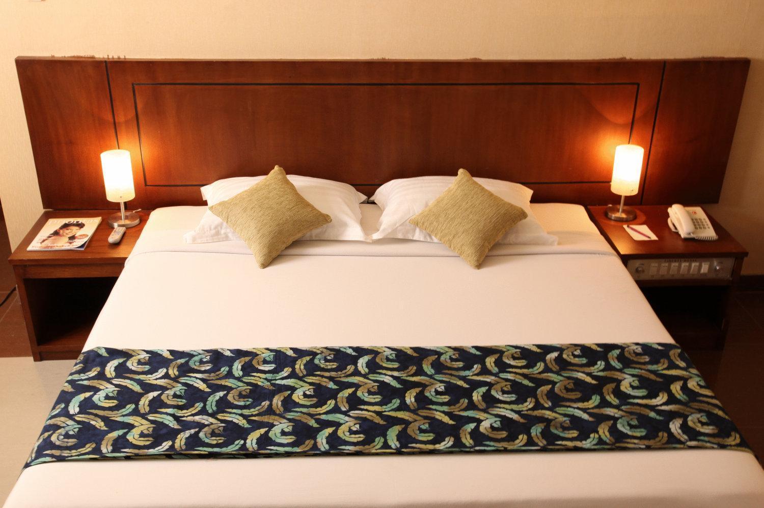 Hotel Oval Surabaya Exterior photo