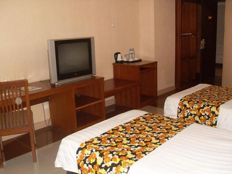 Hotel Oval Surabaya Exterior photo