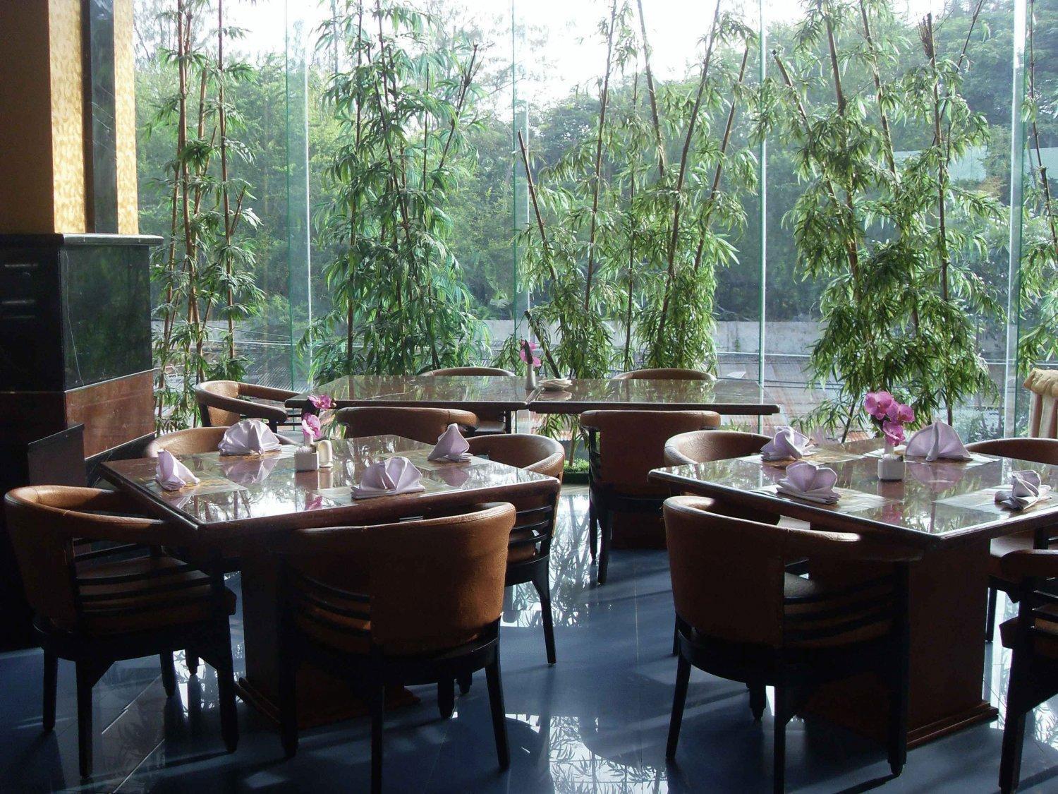 Hotel Oval Surabaya Exterior photo