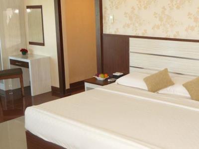 Hotel Oval Surabaya Exterior photo